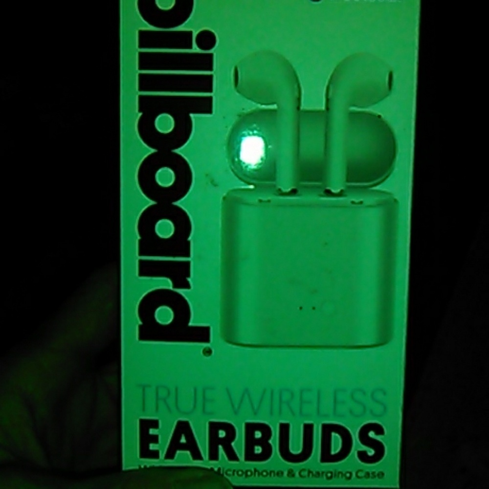 Wireless earbuds
